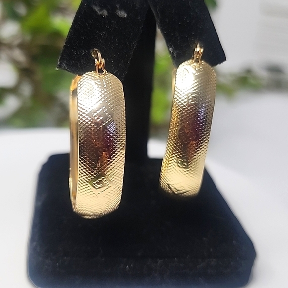 18k Gold Filled Oval Hoop Earrings Greek Key Design New - Picture 7 of 7